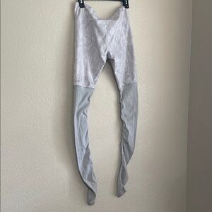 ALO Yoga White and Gray Patterned Leggings